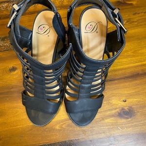 Heart in D woman’s 6 heels